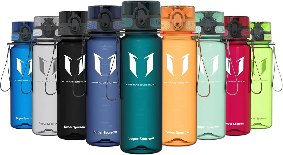Botellas Super Sparrow transparentes en varios colores y capacidades con cierre de bloqueo y correa
